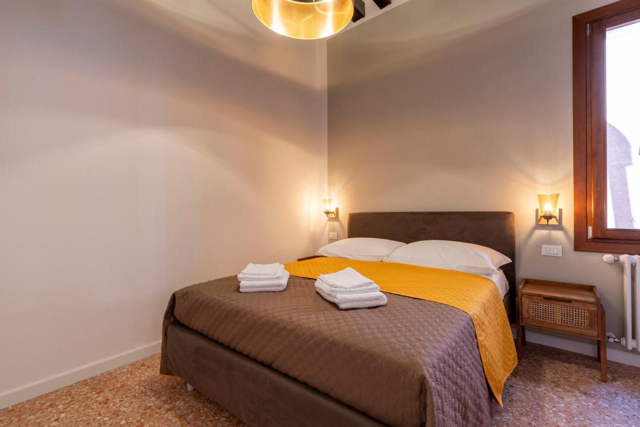 Querini Suite-balcony On Canal, Close To San Marco Apartamento Veneza