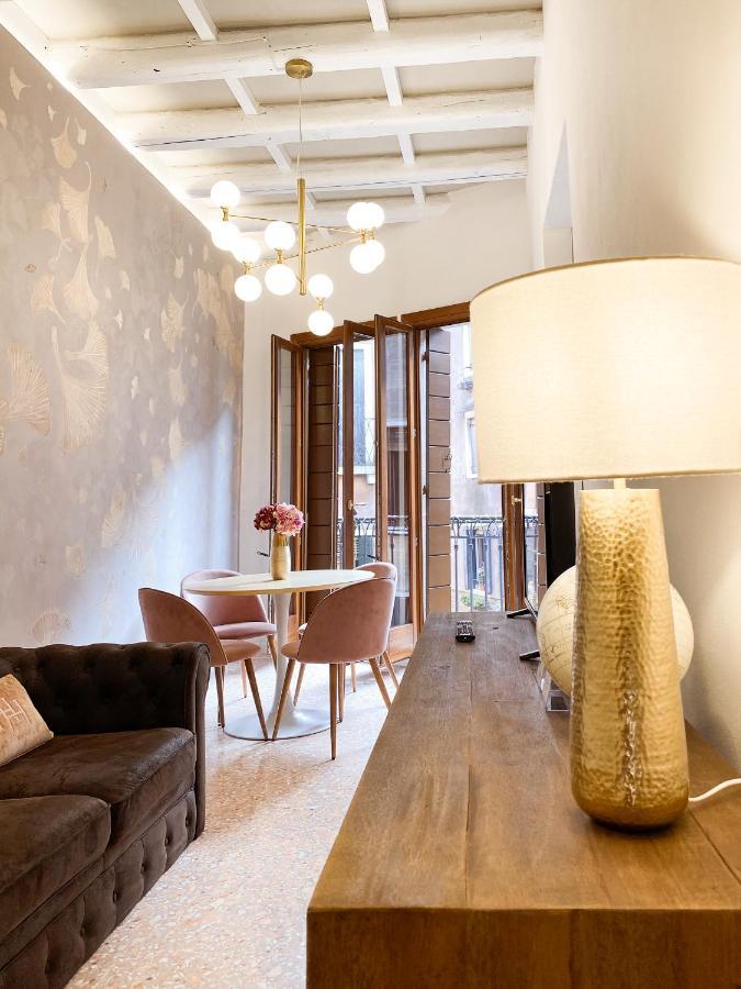 Apartamento Querini Suite-balcony On Canal, Close To San Marco